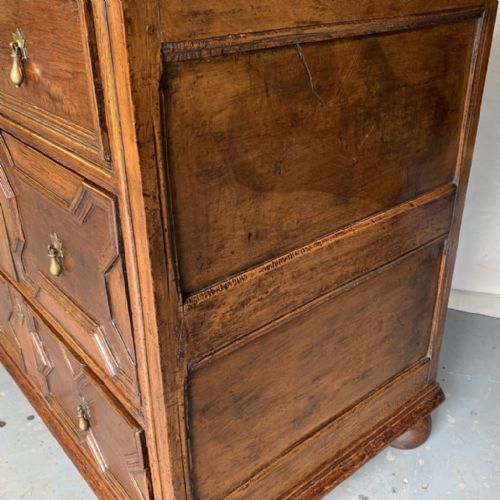 17TH CENTURY OAK GEOMETRIC CHEST OF DRAWERS - ADDITIONAL PHOTO 6