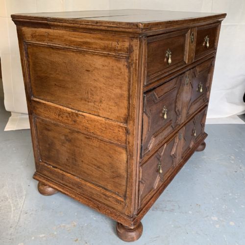 17TH CENTURY OAK GEOMETRIC CHEST OF DRAWERS - ADDITIONAL PHOTO 7