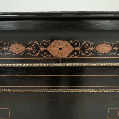QUALITY BLACK LACQUERED BREAKFRONT CREDENZA - ADDITIONAL PHOTO 10