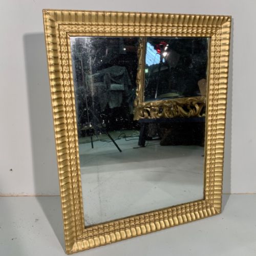 very pretty small ribbed french gilt mirror - CATEGORY: ANTIQUE MIRRORS - DATED 19TH CENTURY