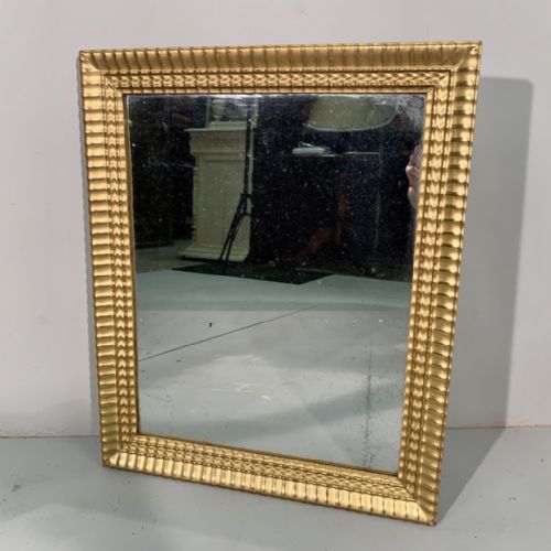 VERY PRETTY SMALL RIBBED FRENCH GILT MIRROR - ADDITIONAL PHOTO 3