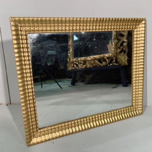 VERY PRETTY SMALL RIBBED FRENCH GILT MIRROR - ADDITIONAL PHOTO 4