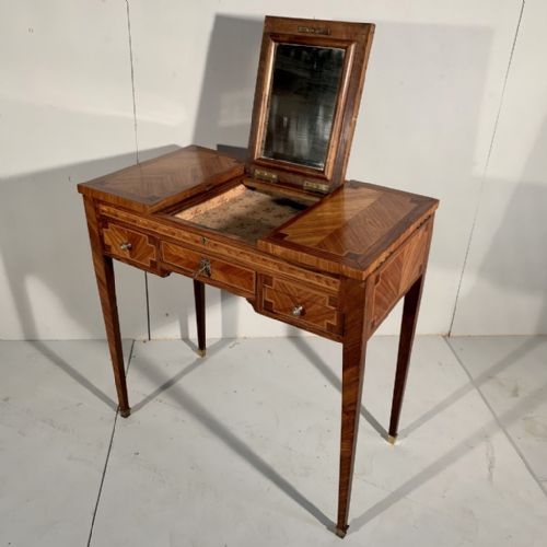 french dressing table with hinged mirror top - CATEGORY: ANTIQUE DRESSING TABLES - DATED 1920