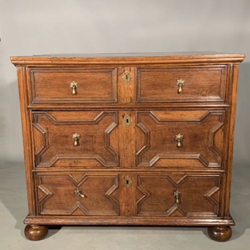 C17TH OAK GEOMETRIC CHEST OF DRAWERS - ADDITIONAL PHOTO 1