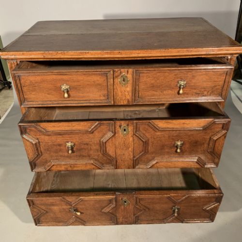 C17TH OAK GEOMETRIC CHEST OF DRAWERS - ADDITIONAL PHOTO 6