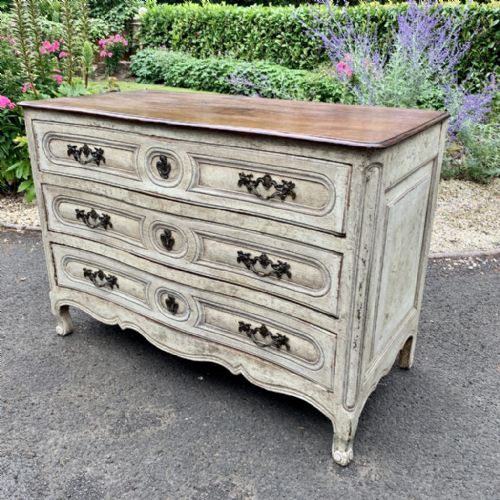 c18th french oak serpentine painted commode chest of drawers - CATEGORY: ANTIQUE CHEST OF DRAWERS - DATED 18TH CENTURY