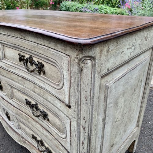 C18TH FRENCH OAK SERPENTINE PAINTED COMMODE CHEST OF DRAWERS - ADDITIONAL PHOTO 2