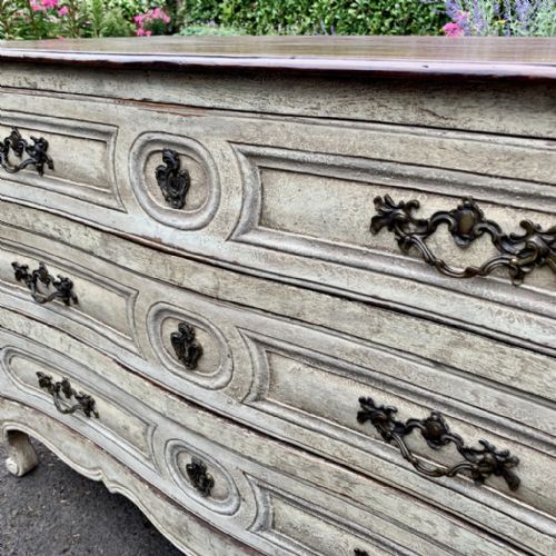 C18TH FRENCH OAK SERPENTINE PAINTED COMMODE CHEST OF DRAWERS - ADDITIONAL PHOTO 3