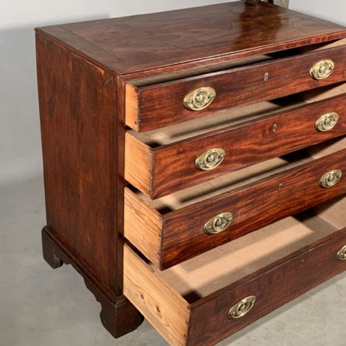 SMALL SIZE GEORGIAN CHEST OF DRAWERS - ADDITIONAL PHOTO 2