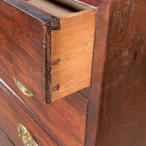 SMALL SIZE GEORGIAN CHEST OF DRAWERS - ADDITIONAL PHOTO 5