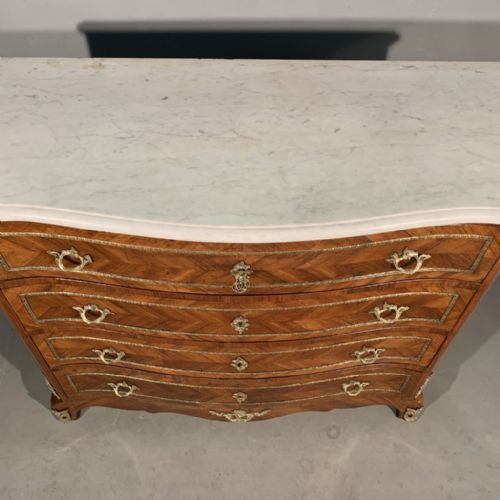 VERY FINE FRENCH SERPENTINE LOUIS XV COMMODE WITH MARBLE TOP - ADDITIONAL PHOTO 2
