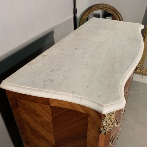 VERY FINE FRENCH SERPENTINE LOUIS XV COMMODE WITH MARBLE TOP - ADDITIONAL PHOTO 3