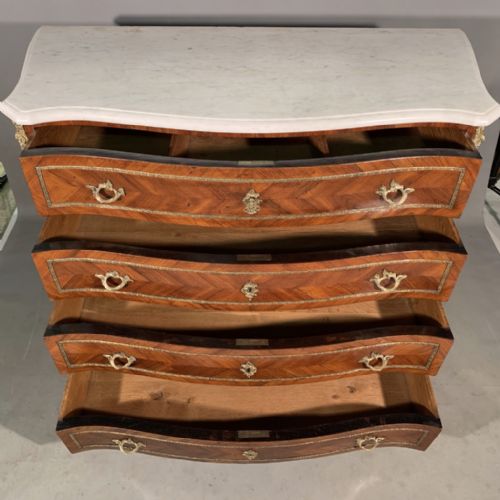 VERY FINE FRENCH SERPENTINE LOUIS XV COMMODE WITH MARBLE TOP - ADDITIONAL PHOTO 7