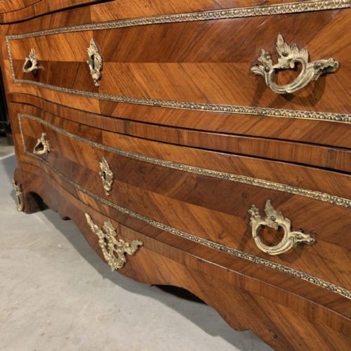 VERY FINE FRENCH SERPENTINE LOUIS XV COMMODE WITH MARBLE TOP - ADDITIONAL PHOTO 9