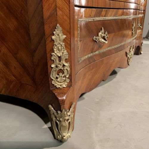 VERY FINE FRENCH SERPENTINE LOUIS XV COMMODE WITH MARBLE TOP - ADDITIONAL PHOTO 12
