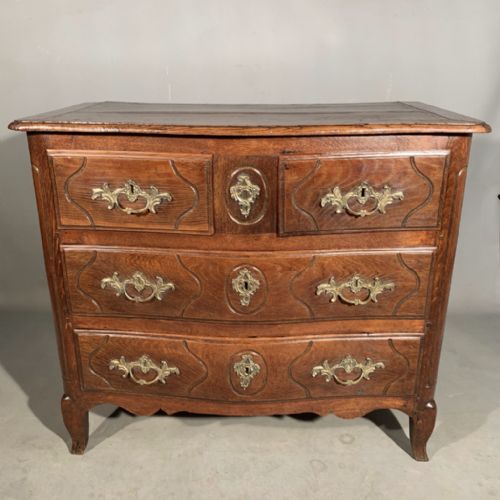 SMALL 18TH CENTURY FRENCH OAK COMMODE WITH BRASS HANDLES - ADDITIONAL PHOTO 1