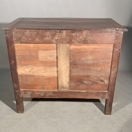 SMALL 18TH CENTURY FRENCH OAK COMMODE WITH BRASS HANDLES - ADDITIONAL PHOTO 8