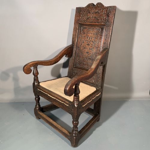 fig 1. c17th English oak wainscot chair with cushion seat