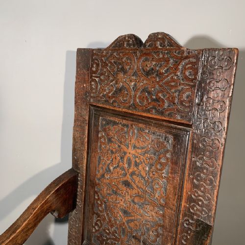 fig 2. c17th English oak wainscot chair with cushion seat