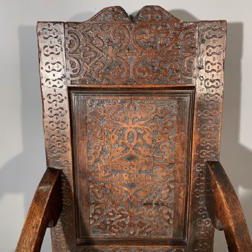 fig 3. c17th English oak wainscot chair with cushion seat