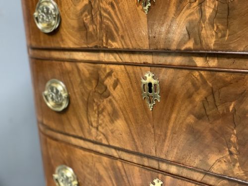 SMALL BOW FRONT REGENCY CHEST OF DRAWERS - ADDITIONAL PHOTO 5