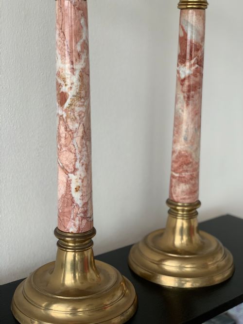 PAIR OF ROUGE MARBLE AND BRASS TABLE LAMPS - ADDITIONAL PHOTO 3