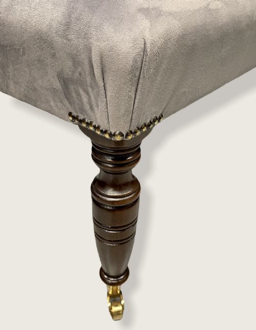 BUTTONED VELVET LOW FOOTSTOOL - ADDITIONAL PHOTO 3