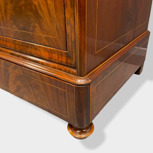 EXCEPTIONAL QUALITY MARBLE TOP COMMODE CHEST - ADDITIONAL PHOTO 1