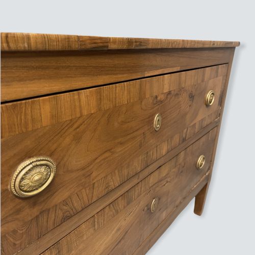 18TH CENTURY ITALIAN WALNUT TWO DRAWER COMMODE - ADDITIONAL PHOTO 2