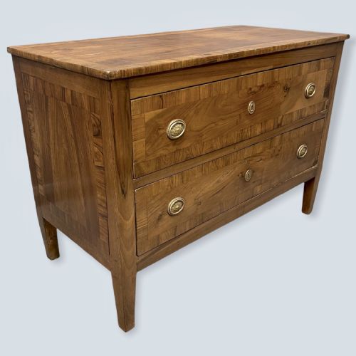 18TH CENTURY ITALIAN WALNUT TWO DRAWER COMMODE - ADDITIONAL PHOTO 3