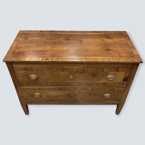 18TH CENTURY ITALIAN WALNUT TWO DRAWER COMMODE - ADDITIONAL PHOTO 6