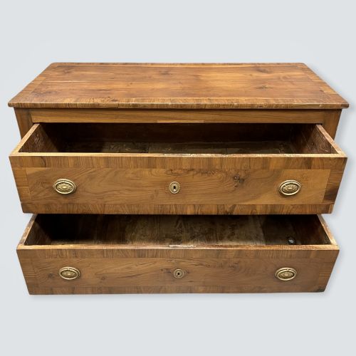 18TH CENTURY ITALIAN WALNUT TWO DRAWER COMMODE - ADDITIONAL PHOTO 7