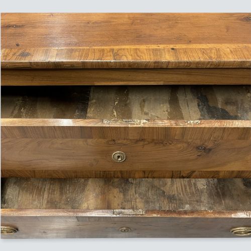 18TH CENTURY ITALIAN WALNUT TWO DRAWER COMMODE - ADDITIONAL PHOTO 9
