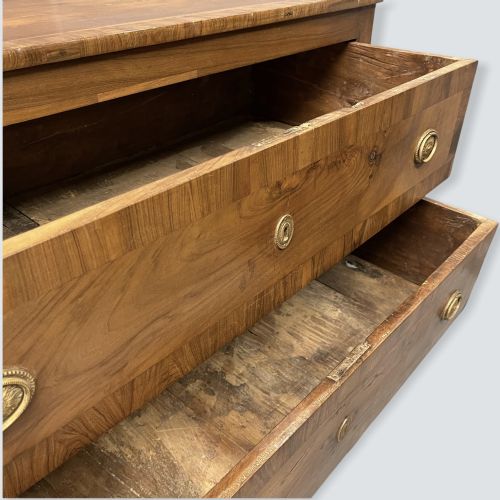 18TH CENTURY ITALIAN WALNUT TWO DRAWER COMMODE - ADDITIONAL PHOTO 10