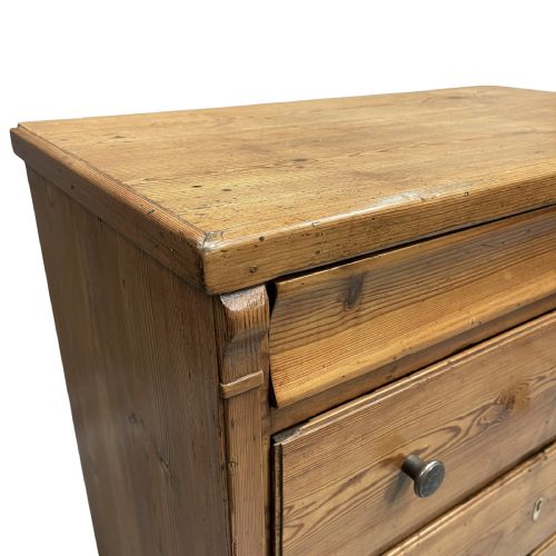 SMALL 19TH CENTURY CONTINENTAL CHEST OF DRAWERS - ADDITIONAL PHOTO 4