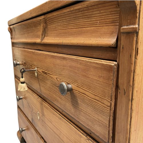 SMALL 19TH CENTURY CONTINENTAL CHEST OF DRAWERS - ADDITIONAL PHOTO 5