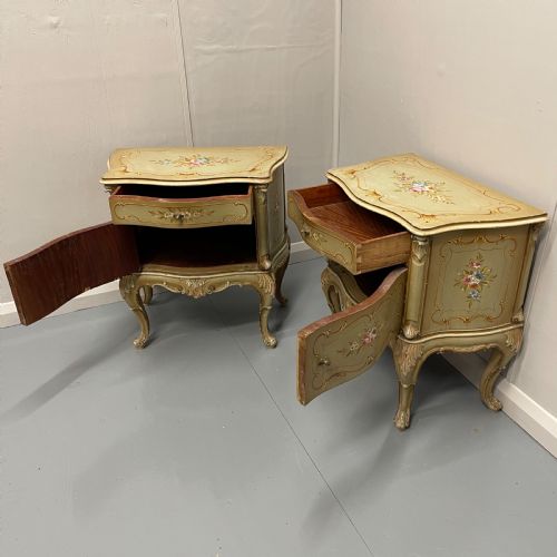 PAIR OF VENETIAN BEDSIDE CABINETS - ADDITIONAL PHOTO 7