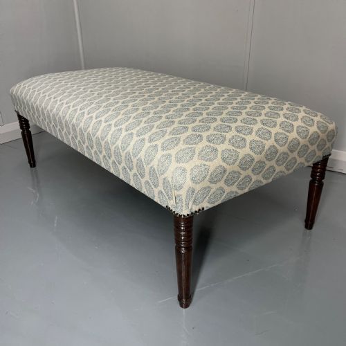 regency footstool with turned legs and leaf motif - CATEGORY: ANTIQUE STOOLS - DATED REGENCY