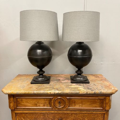 PAIR OF LARGE BLACK TOLEWARE FINIAL LAMPS - ADDITIONAL PHOTO 3