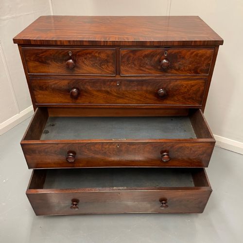 GEORGIAN MAHOGANY CHEST OF DRAWERS WITH HIDDEN DRAWER - ADDITIONAL PHOTO 6