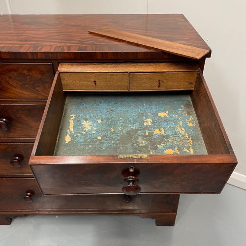 GEORGIAN MAHOGANY CHEST OF DRAWERS WITH HIDDEN DRAWER - ADDITIONAL PHOTO 7