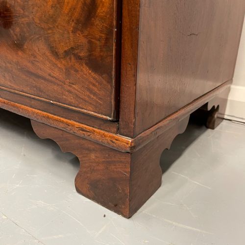 GEORGIAN MAHOGANY CHEST OF DRAWERS WITH HIDDEN DRAWER - ADDITIONAL PHOTO 9