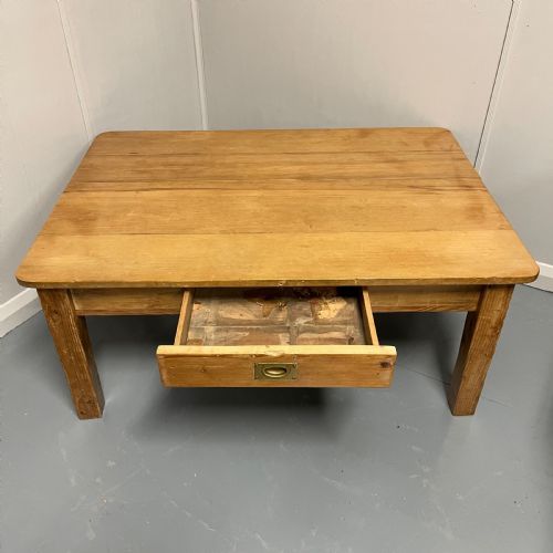 LARGE ANTIQUE SCRUB PINE COFFEE TABLE - ADDITIONAL PHOTO 3