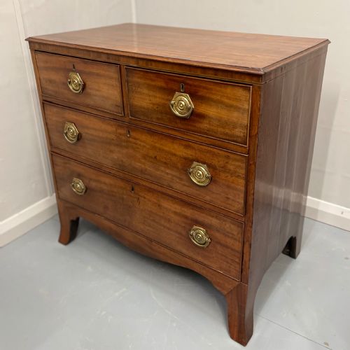 SMALL GEORGIAN MAHOGANY CHEST OF DRAWERS - ADDITIONAL PHOTO 3