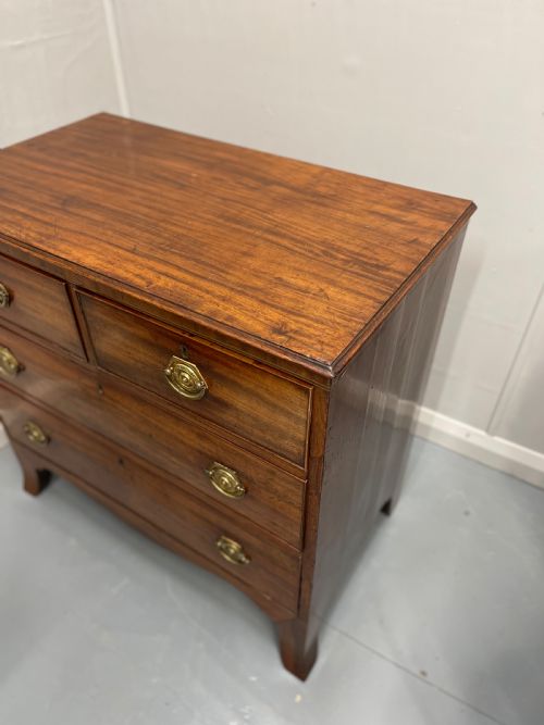 SMALL GEORGIAN MAHOGANY CHEST OF DRAWERS - ADDITIONAL PHOTO 4