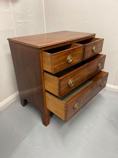 SMALL GEORGIAN MAHOGANY CHEST OF DRAWERS - ADDITIONAL PHOTO 7