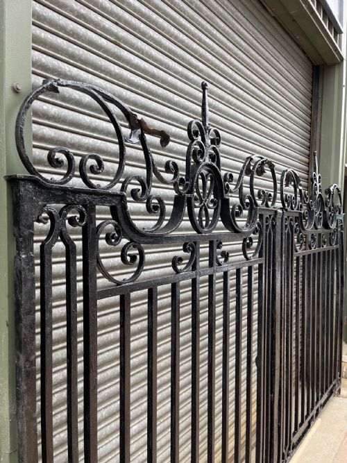 fig 2. Victorian 10ft 6’’ solid wrought iron driveway gates