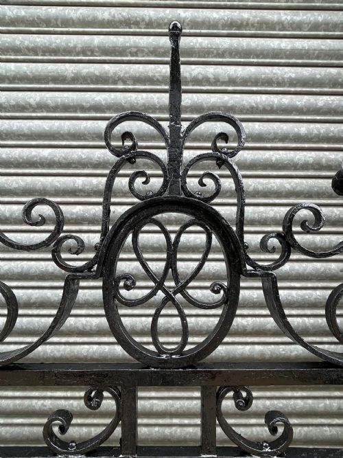 fig 3. Victorian 10ft 6’’ solid wrought iron driveway gates