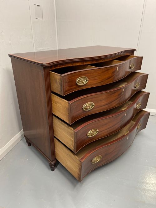 GEORGIAN INLAID SERPENTINE CHEST OF DRAWERS - ADDITIONAL PHOTO 7