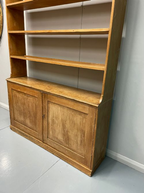 19TH CENTURY COUNTRY PINE DRESSER WITH PLATE RACK - ADDITIONAL PHOTO 1